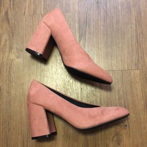 Vintage styled pink faux-suede shoes size 6